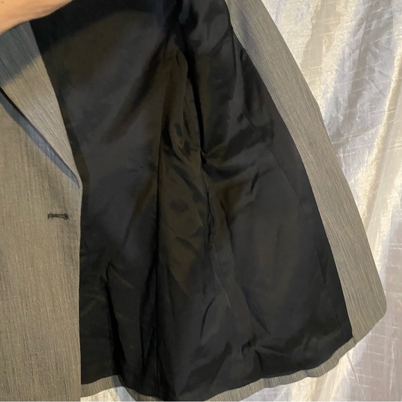 Banana Republic stretch wool blazer, SZ 4, GUC,has flaw see last pic, one button - Picture 8 of 12